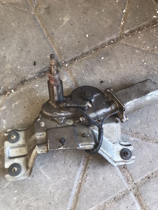 Silniczek wycieraczek klapy tylnej Mitsubishi pajero 1, 2