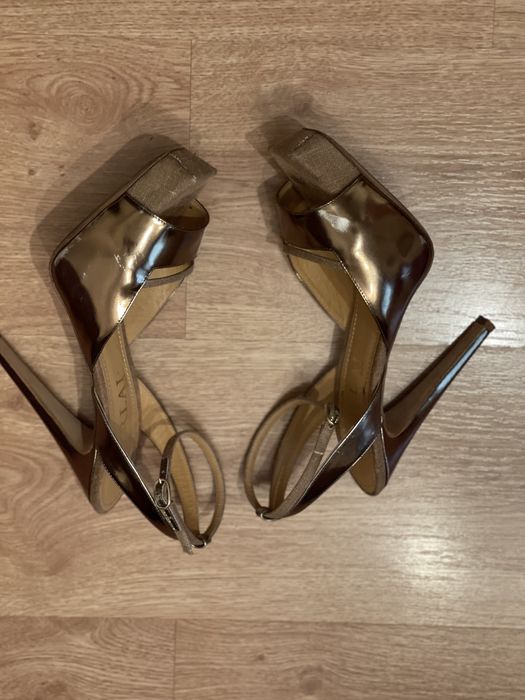 Босоножки Aperlai