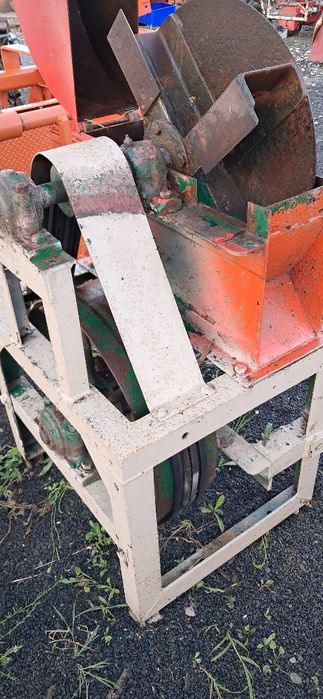 Biotriturador ou triturador para acoplar a trator