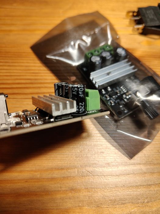 Dwa regulatory obrotów i dwa włączniki