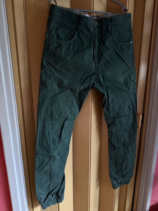 Zielone spodnie Bershka r42/ m