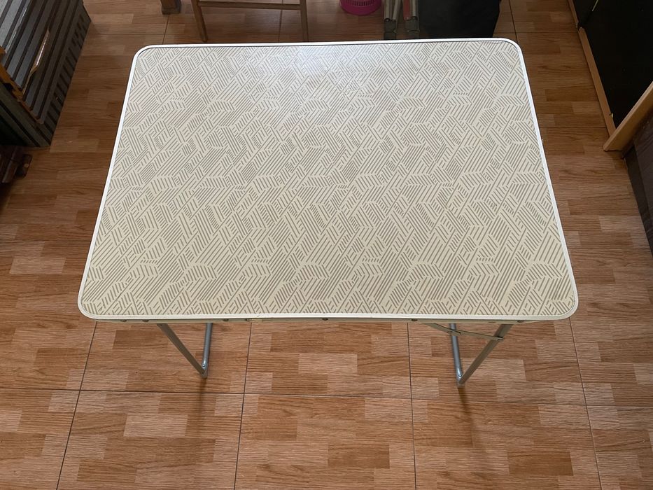 Foldable table perfect condition