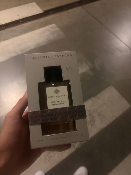 Духи Essentials Parfums