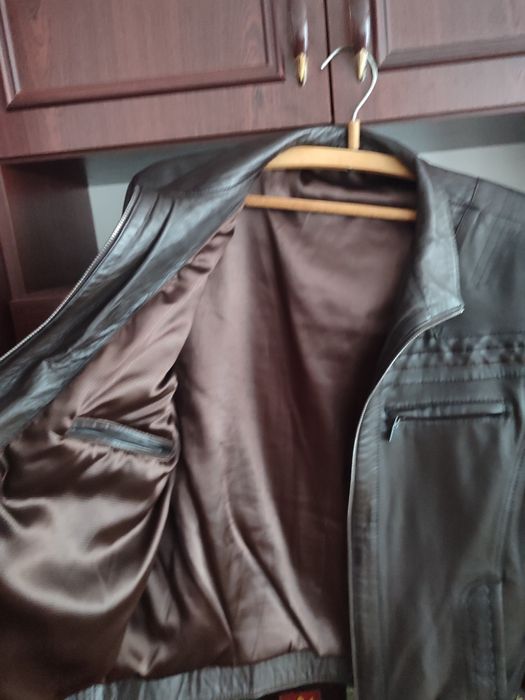 Шкіряна осіння куртка