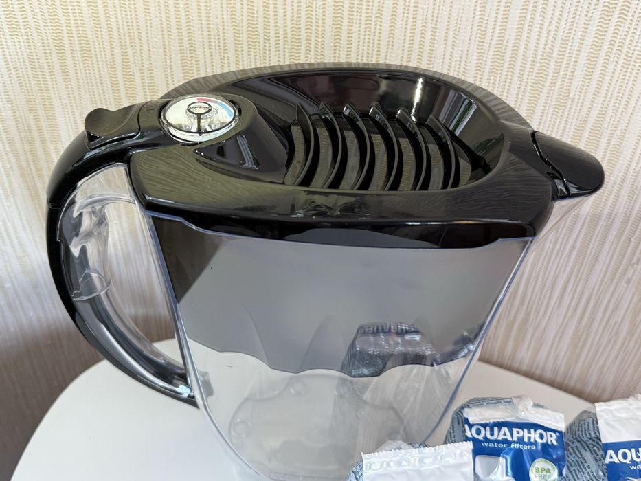 Фільтр-глечик ТМ Аквафор Ідеал з трьома картриджами В15