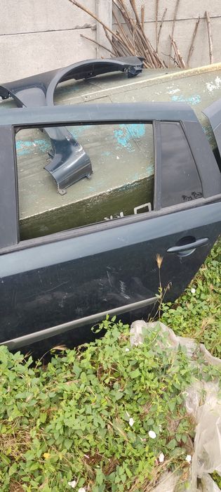 Задні двері з лівого боку, на Рено лагуна 2