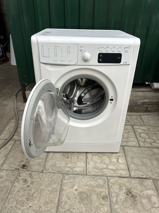 Стирально-Сушильная машина Indesit 7+5 кг.IWDE7125.Гарантия!