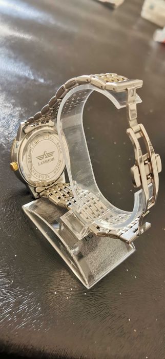 Lanmsom Watch – New Model with Calendar (Day and Month)64740874062082121