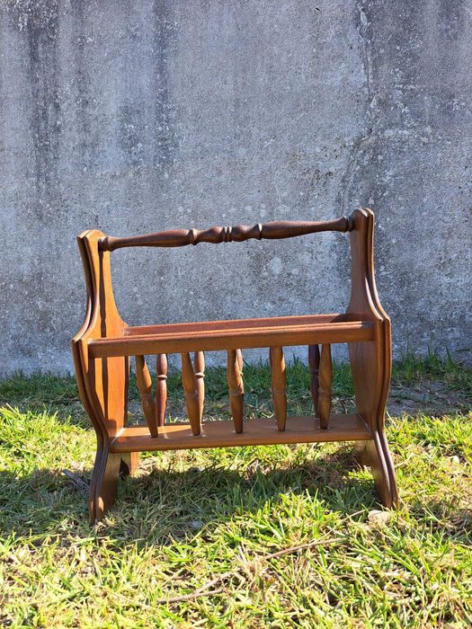 Porta-revistas em Madeira