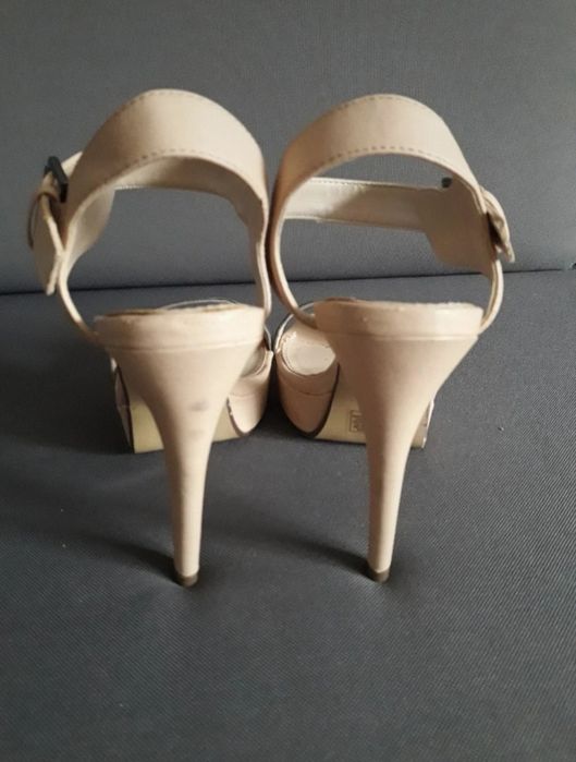 DOROTHY PERKINS Sandały na szpilce w roz 38.