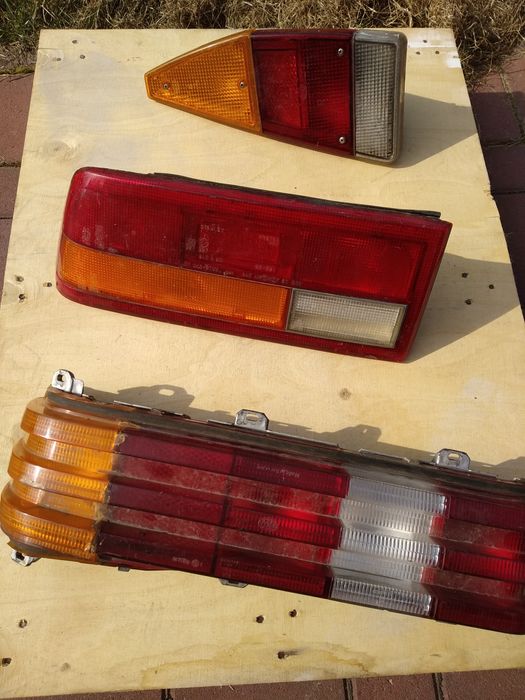 Задні фари, повороти, стопи.