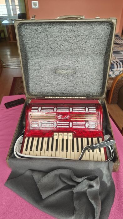 Akordeon Scandalli 80 basów super stan