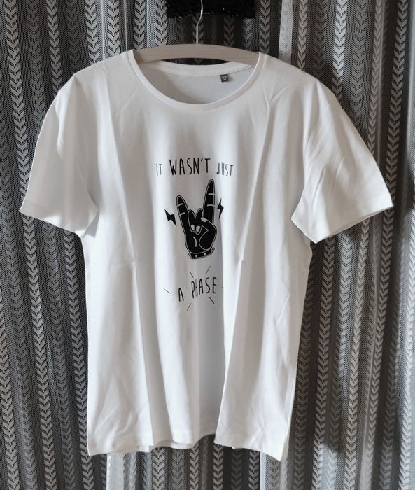 T-shirts "Não Era Apenas Uma Fase" brancas I