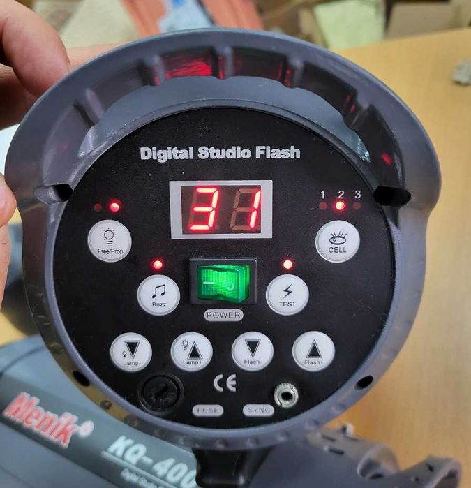 Студійних спалаха Menik KQ-400 у відмінному стані