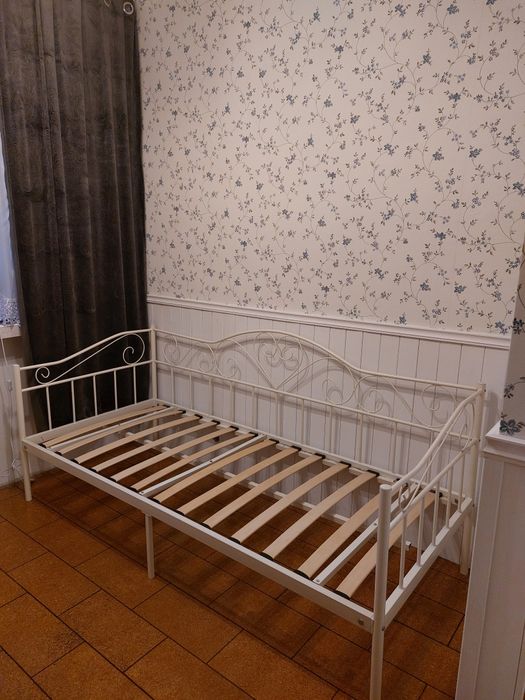 Łóżko metalowe białe ze stelażem 90x200