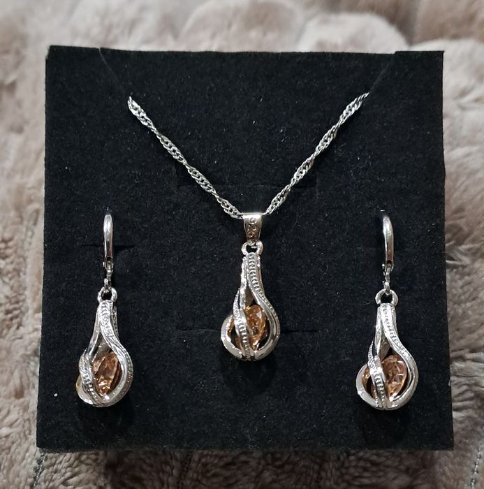 Varios conjuntos de colar e brincos em prata 925