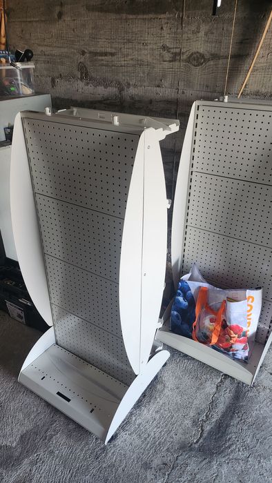 Estantes de loja ,com ganchos