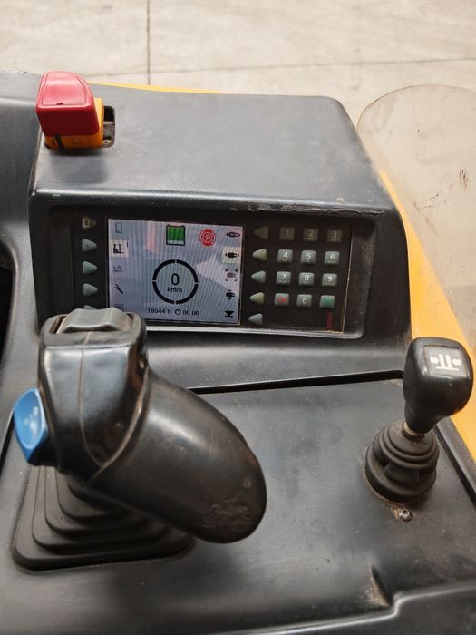 Empilhador Elétrico 4 Caminhos / Lateral Multidirecional Jungheinrich