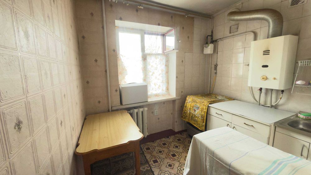 Продаж 3к квартири 56 кв. м на вул. Космонавтів