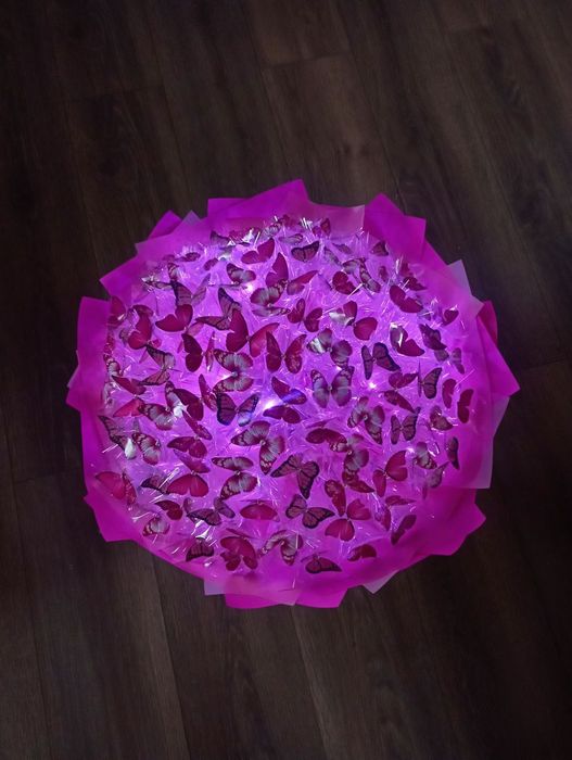 Букети з метеликів