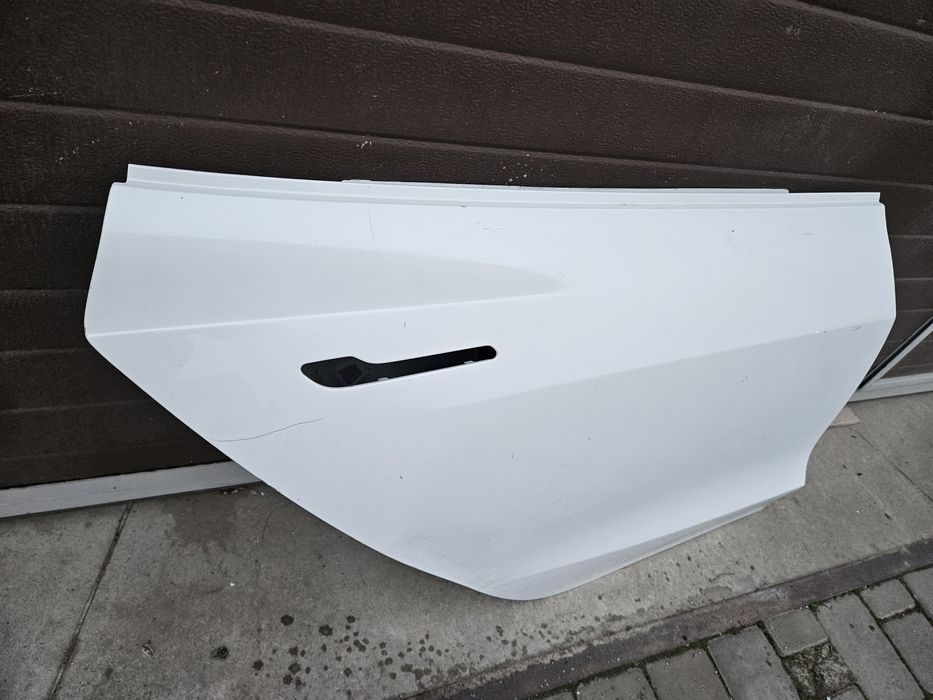 Двері задні праві Tesla Model 3 2018-2023р.