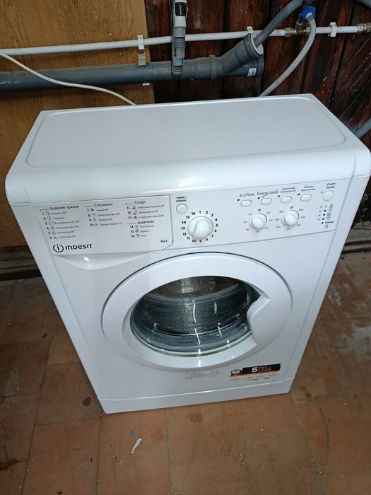 Узкая стиральная машина Indesit