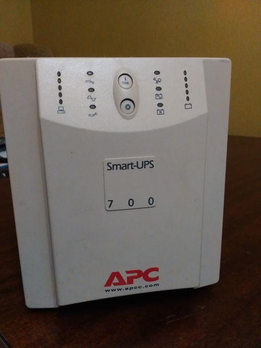 ДБЖ APC Smart-UPS 700