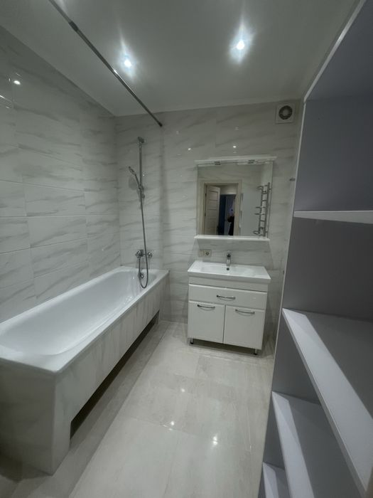Продаж ЖК Аквамарин пр. Берестейський 131-а 2 к кв. площа 81,2 м