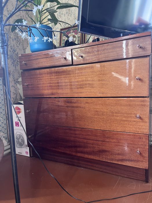 Комод лакований