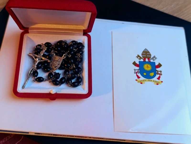 Różaniec papieski z herbem papieża Franciszka Exclusive