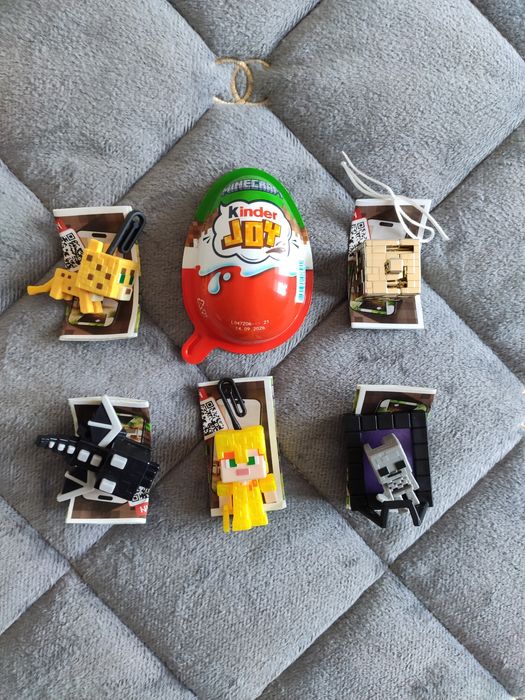 Фігурки Kinder joy Minecraft.