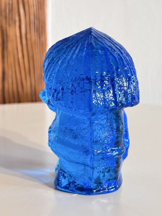 Niebieska szklana figurka troll Bergdala Szwecja vintage