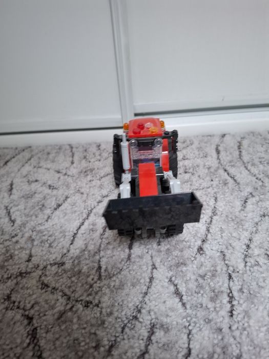 Zestaw lego traktor czerwony