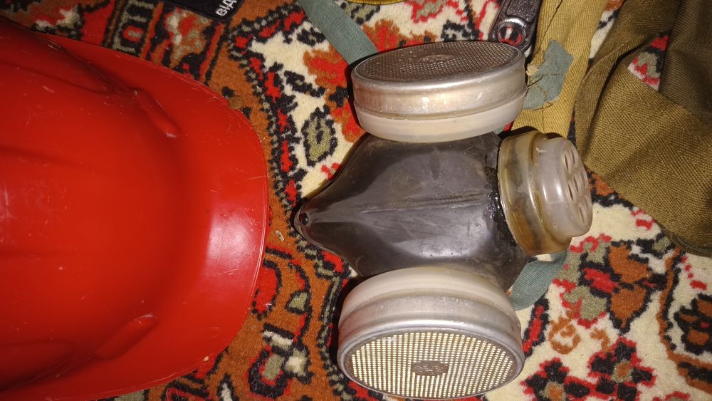 Противогазы сумки перчатки озк шевроны и тд.