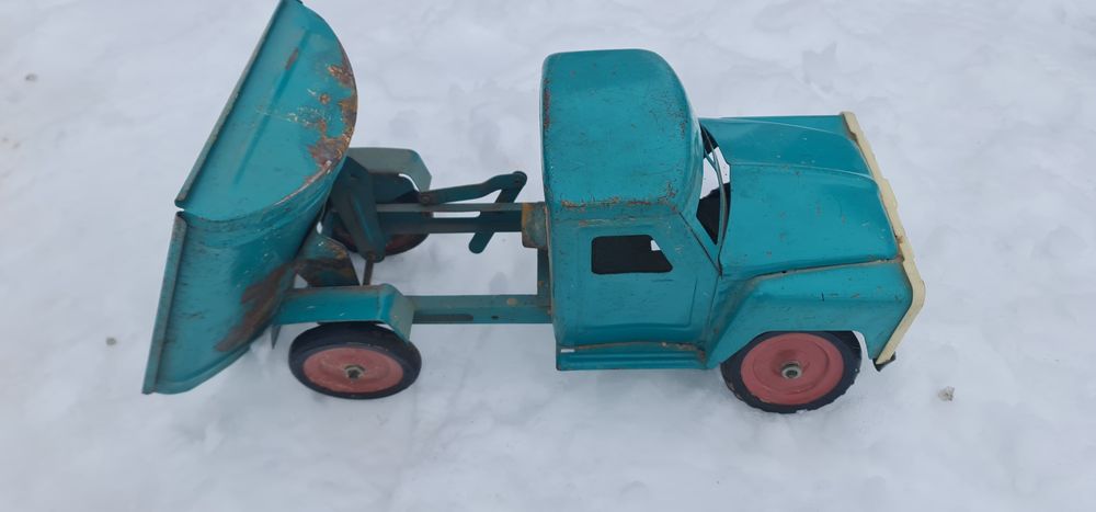 Продам старую железную машинку