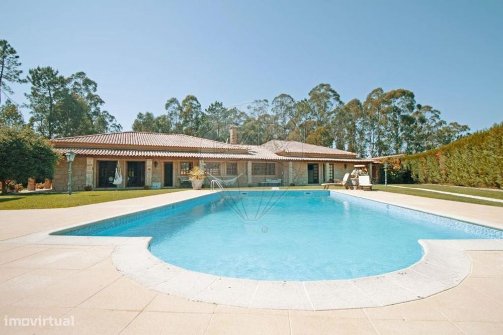 Moradia T8 para venda