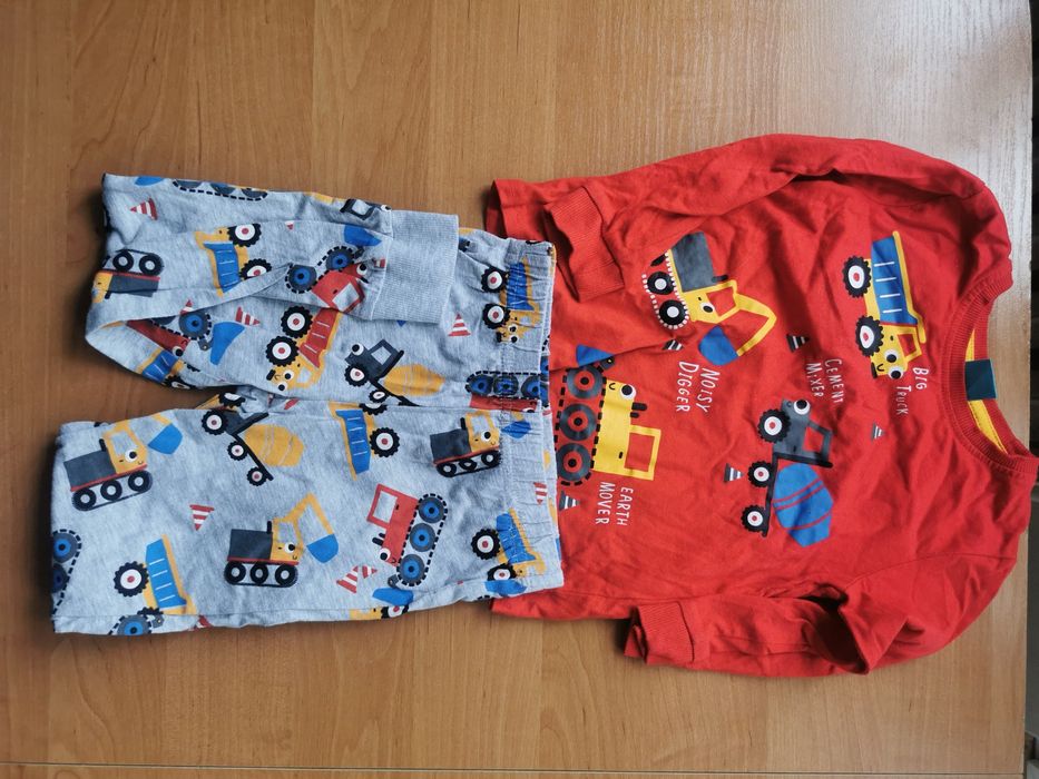 Piżamka 92/98 dla chlopca