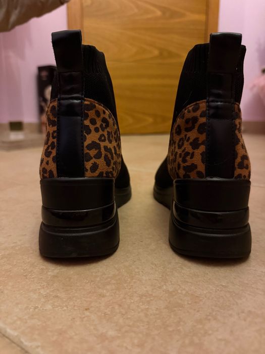 Botas em tecido pretas