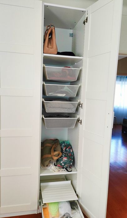 Roupeiro IKEA PAX com porta, 50x60x236cm, em bom estado