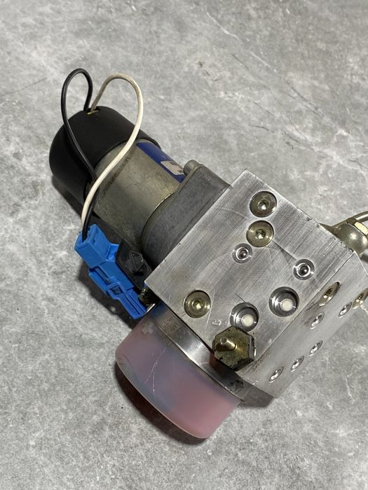 Насос Кришки Багажника БМВ Е39 Універсал Гідравлічний Насос 7004889