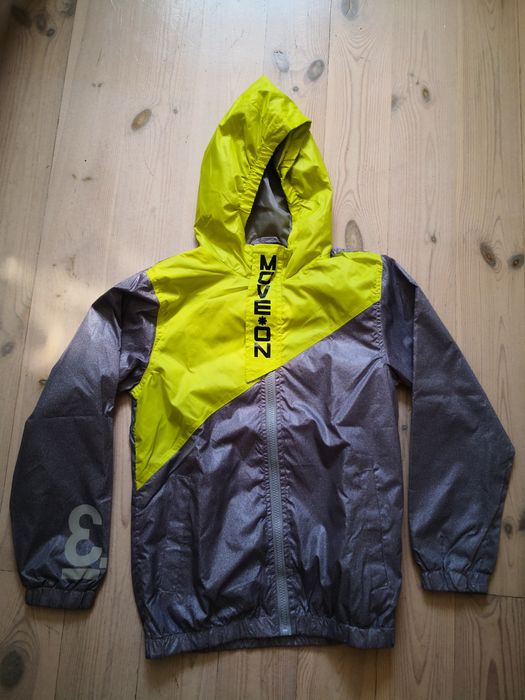 Kurtka przeciwwiatrowa.