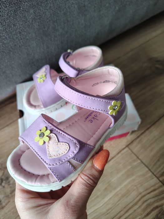 Sandały dziewczęce kwiatek Lila 22