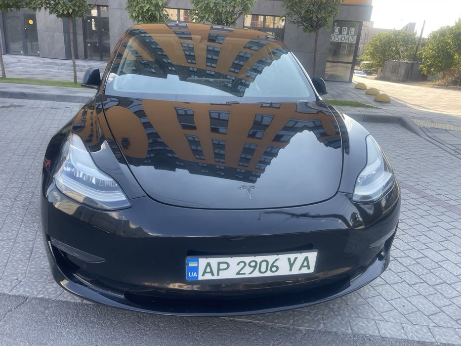 Tesla Model 3 2020 року