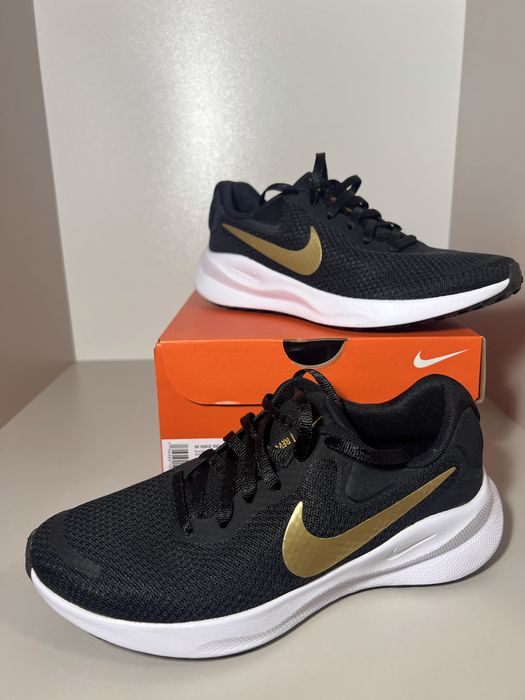 Жіночі оригінальні кросівки Nike