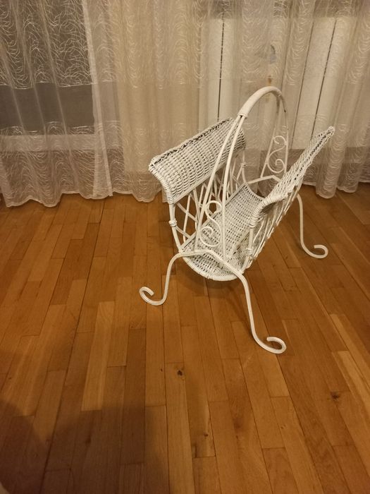 Sprzedam metalowy gazetnik