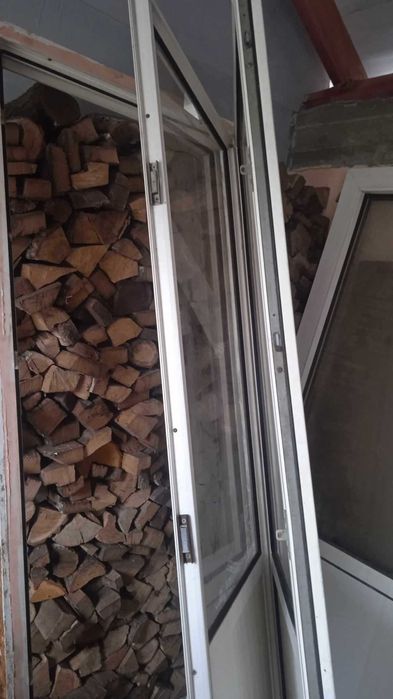 Пластикові двойні двері б/у 87/218 с рамой в гарному стані