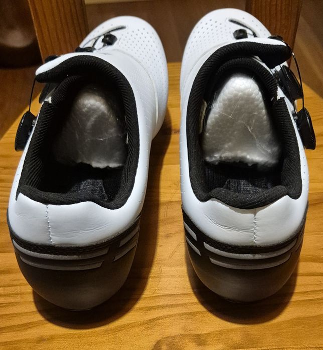 Sapato de ciclismo e pedais de encaixe