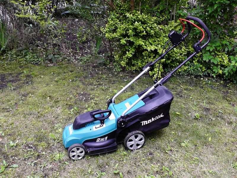 Kosiarka elektryczna Makita ELM3320 z koszem 1200 Watt