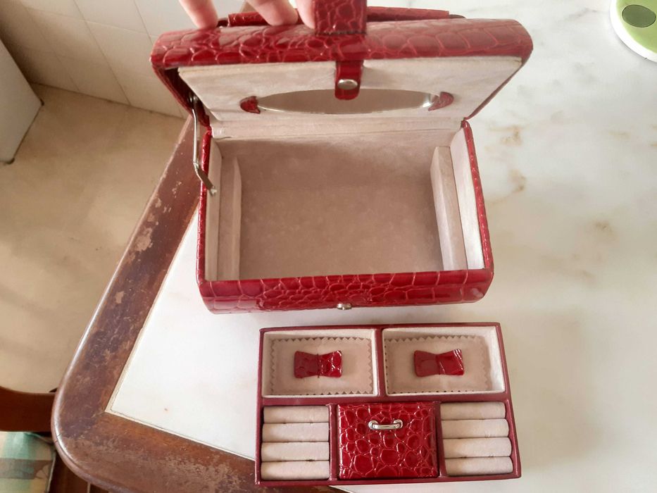 Guarda Jóias vintage, anos 90, excelente qualidade e como novo