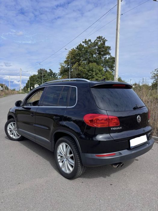 Volkswagen Tiguan SE 2013 Black 2.0L
